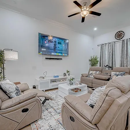 3Br Gated Home, King-Sized, 6Miles To Nrg, Med Ctr, Downtown